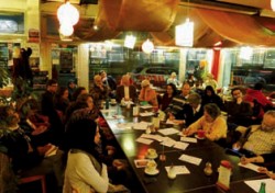 Les cafés « Sagesse de l’humanité » font dialoguer les religions à Genève