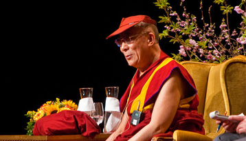 Le dalaï-lama montre un chemin à plus de 16000 personnes avides de vérité, de sagesse et de bonté