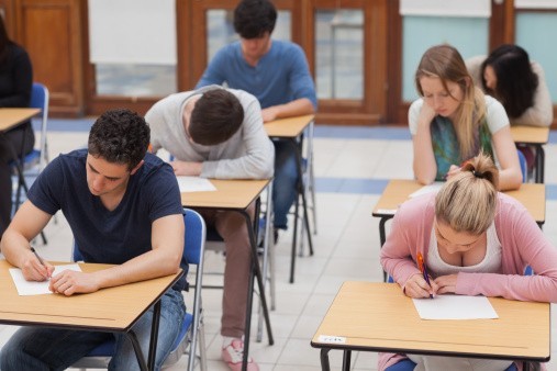 Comment réformer le bac, cette exception française ?