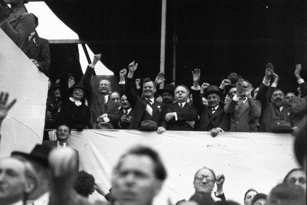 "Le Front populaire voulait offrir le bonheur à tous"