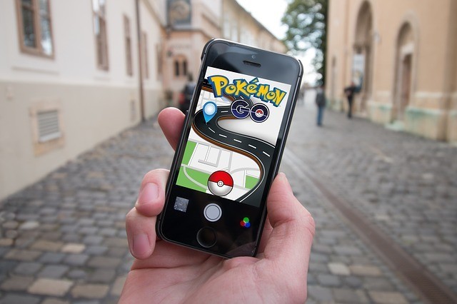 Sur le parvis, les Pokémons