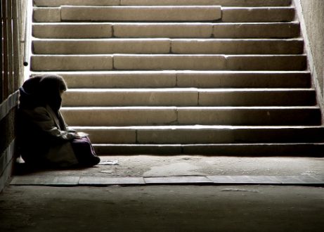 Pourquoi certaines personnes vivent-elles dans la pauvreté ?
