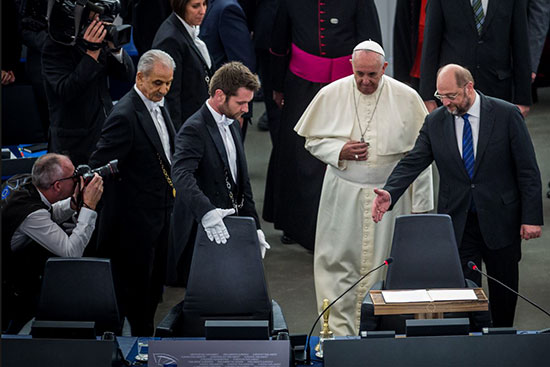 Le Pape doit-il prendre position sur les sujets de société ?