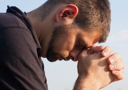 je prie Dieu, parfois je ressens son amour, parfois j’en ai peur, est-ce normal ?