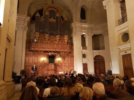 Prier ensemble, est-ce prier deux fois ?