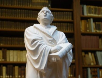 Découvrir Luther, à Paris et en français