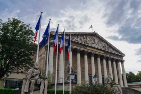 Police vestimentaire pour les députés
