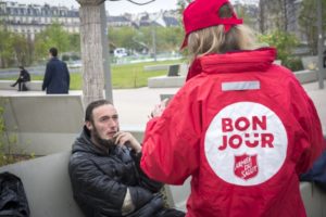 Opération « Bonjour Paris » : distribution de petits-déjeuners aux sans-abris