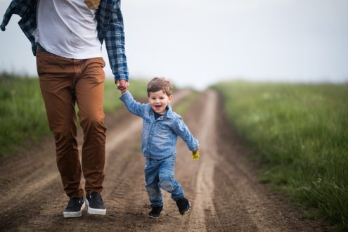 "Les enfants ont besoin d’avoir un contact social avec des femmes et des hommes"