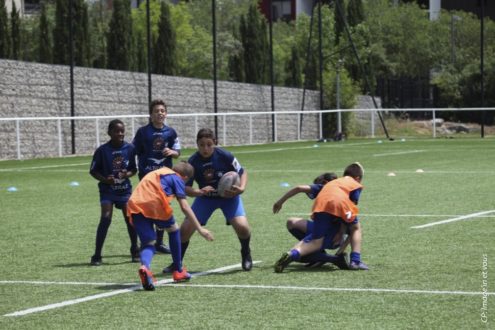 350 jeunes sur un terrain de rugby