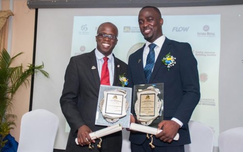 Prix d'excellence pour deux pasteurs adventistes