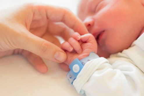 60% des bébés français nés hors mariage en 2017