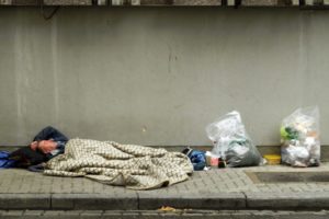 Emmanuel Macron prépare son plan pauvreté