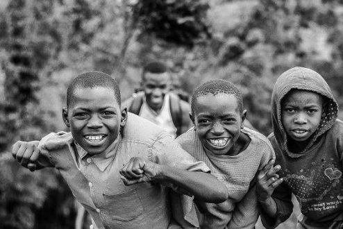 Pourquoi plus d’enfants naissent en Afrique qu’ailleurs ?