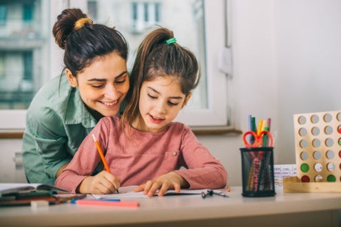 Doit-on aider les enfants à faire leurs devoirs ?