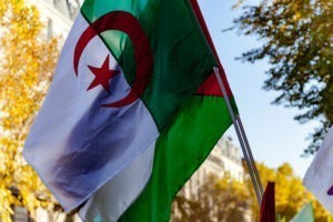 Crise algérienne : la France marche sur des œufs