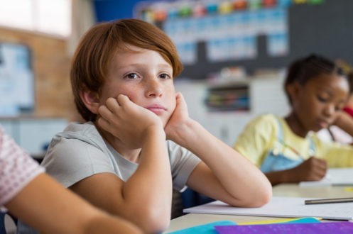Il s’ennuie à l’école, comment l’aider ?