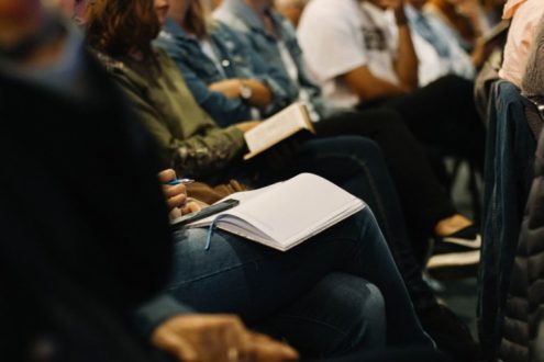 Sachons lutter contre les discriminations dans les églises