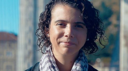 Un nouvel album plus joyeux pour la slameuse Neïs