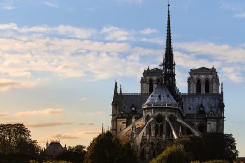 Faut-il reconstruire Notre-Dame à l’identique ?