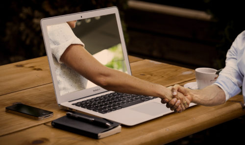 Être Eglise sur les réseaux sociaux