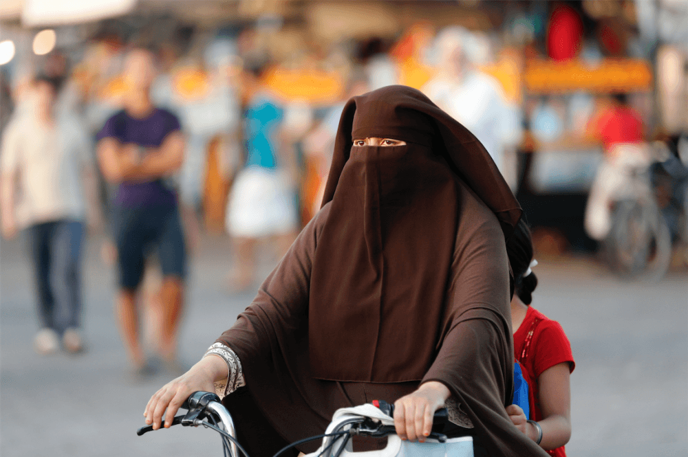 Des femmes de djihadistes et leurs enfants rentrent en France