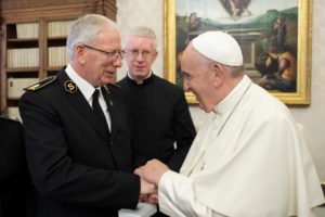 le Général Brian Peddle, a rencontré Sa Sainteté le Pape François, le 8 novembre 2019