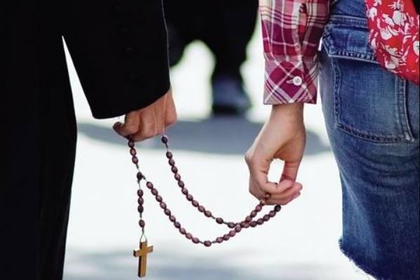 Église catholique : la fin du célibat des prêtres ?