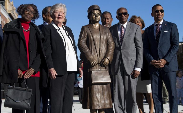 Une statue pour Rosa