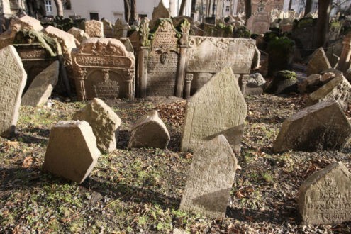 Des Veilleurs de mémoire pour les cimetières juifs en Alsace