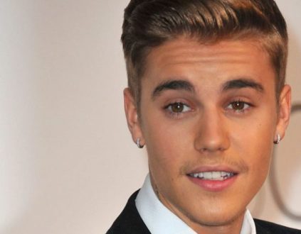 Justin Bieber guide ses fans dans la prière