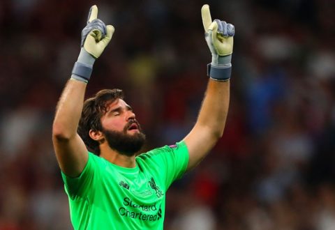 Alisson Becker remercie Dieu à la cérémonie du Ballon d'Or