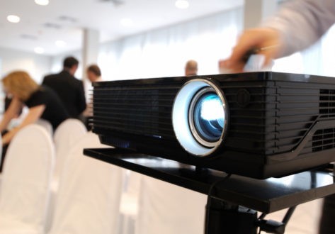 La vidéoprojection, un support pour les cultes