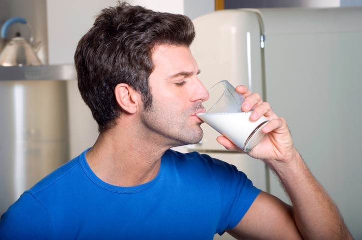 Les adultes doivent-ils boire du lait ?