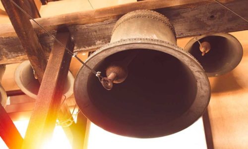 Les cloches des églises sonneront mercredi à 19h30