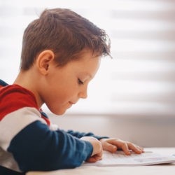 Comment aider mon enfant à faire ses devoirs ?