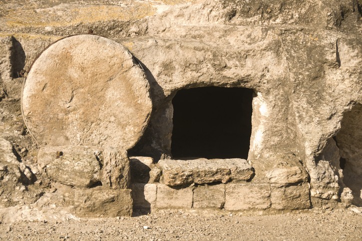 « Jésus sort de la tombe »
