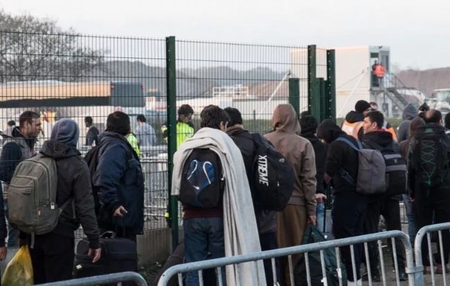 Au moins 31 migrants morts dans un naufrage au large de Calais