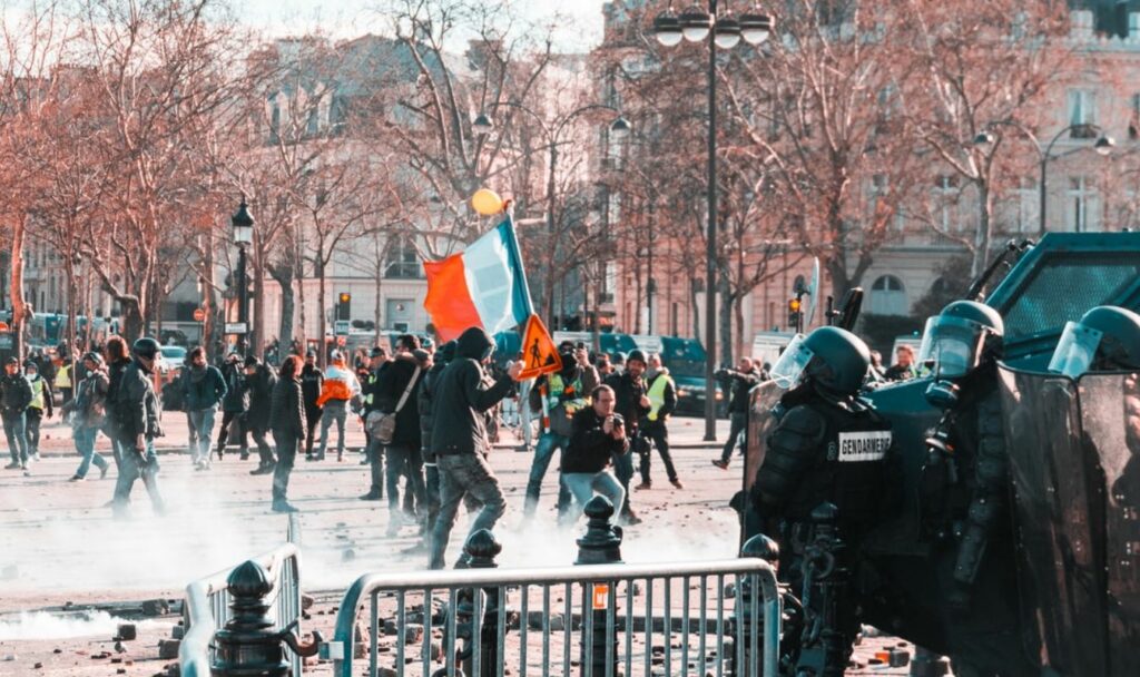 Comment mon Église peut-elle rester unie et solidaire dans une société divisée ?