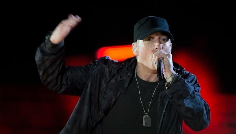 Eminem loue le nom de Jésus dans une chanson