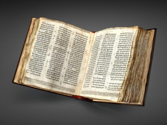 La plus ancienne Bible hébraïque adjugée pour 35,1 millions d’euros à New-York