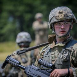 un soldat de la garde nationale déployé à Los Angeles par Donald Trump