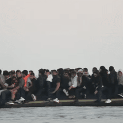 Arrivée de small boats de migrants ayant traversé la Manche